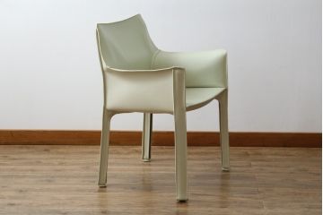 中古　Cassina(カッシーナ)　413　CAB(キャブ)　MARIO BELLINI(マリオベリーニ)　本革(レザー)　シンプルモダンな空間づくりに活躍するアームチェア(ダイニングチェア、椅子、イス)(定価約38万5千円)(R-073553)