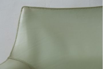中古　Cassina(カッシーナ)　413　CAB(キャブ)　MARIO BELLINI(マリオベリーニ)　本革(レザー)　シンプルモダンな空間づくりに活躍するアームチェア(ダイニングチェア、椅子、イス)(定価約38万5千円)(R-073553)