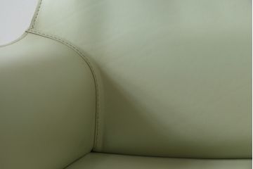 中古　Cassina(カッシーナ)　413　CAB(キャブ)　MARIO BELLINI(マリオベリーニ)　本革(レザー)　シンプルモダンな空間づくりに活躍するアームチェア(ダイニングチェア、椅子、イス)(定価約38万5千円)(R-073553)