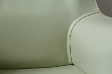 中古　Cassina(カッシーナ)　413　CAB(キャブ)　MARIO BELLINI(マリオベリーニ)　本革(レザー)　シンプルモダンな空間づくりに活躍するアームチェア(ダイニングチェア、椅子、イス)(定価約38万5千円)(R-073553)