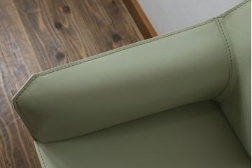 中古　Cassina(カッシーナ)　413　CAB(キャブ)　MARIO BELLINI(マリオベリーニ)　本革(レザー)　シンプルモダンな空間づくりに活躍するアームチェア(ダイニングチェア、椅子、イス)(定価約38万5千円)(R-073553)