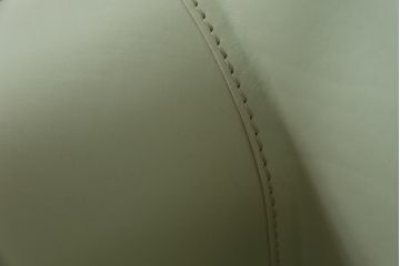 中古　Cassina(カッシーナ)　413　CAB(キャブ)　MARIO BELLINI(マリオベリーニ)　本革(レザー)　シンプルモダンな空間づくりに活躍するアームチェア(ダイニングチェア、椅子、イス)(定価約38万5千円)(R-073553)