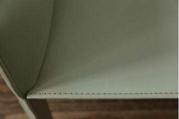 中古　Cassina(カッシーナ)　413　CAB(キャブ)　MARIO BELLINI(マリオベリーニ)　本革(レザー)　シンプルモダンな空間づくりに活躍するアームチェア(ダイニングチェア、椅子、イス)(定価約38万5千円)(R-073553)