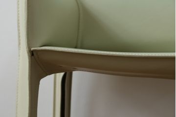 中古　Cassina(カッシーナ)　413　CAB(キャブ)　MARIO BELLINI(マリオベリーニ)　本革(レザー)　シンプルモダンな空間づくりに活躍するアームチェア(ダイニングチェア、椅子、イス)(定価約38万5千円)(R-073553)