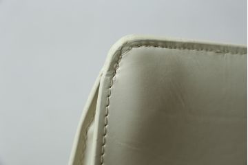 中古　Cassina(カッシーナ)　413　CAB(キャブ)　MARIO BELLINI(マリオベリーニ)　本革(レザー)　シンプルモダンな空間づくりに活躍するアームチェア(ダイニングチェア、椅子、イス)(定価約38万5千円)(R-073553)