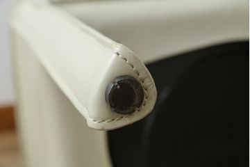 中古　Cassina(カッシーナ)　413　CAB(キャブ)　MARIO BELLINI(マリオベリーニ)　本革(レザー)　シンプルモダンな空間づくりに活躍するアームチェア(ダイニングチェア、椅子、イス)(定価約38万5千円)(R-073553)