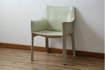 中古　Cassina(カッシーナ)　413　CAB(キャブ)　MARIO BELLINI(マリオベリーニ)　本革(レザー)　シンプルモダンな空間づくりに活躍するアームチェア(ダイニングチェア、椅子、イス)(定価約38万5千円)(R-073554)