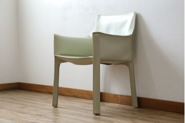 中古　Cassina(カッシーナ)　413　CAB(キャブ)　MARIO BELLINI(マリオベリーニ)　本革(レザー)　シンプルモダンな空間づくりに活躍するアームチェア(ダイニングチェア、椅子、イス)(定価約38万5千円)(R-073554)
