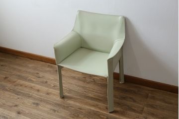 中古　Cassina(カッシーナ)　413　CAB(キャブ)　MARIO BELLINI(マリオベリーニ)　本革(レザー)　シンプルモダンな空間づくりに活躍するアームチェア(ダイニングチェア、椅子、イス)(定価約38万5千円)(R-073554)