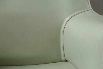 中古　Cassina(カッシーナ)　413　CAB(キャブ)　MARIO BELLINI(マリオベリーニ)　本革(レザー)　シンプルモダンな空間づくりに活躍するアームチェア(ダイニングチェア、椅子、イス)(定価約38万5千円)(R-073554)