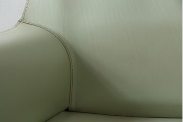中古　Cassina(カッシーナ)　413　CAB(キャブ)　MARIO BELLINI(マリオベリーニ)　本革(レザー)　シンプルモダンな空間づくりに活躍するアームチェア(ダイニングチェア、椅子、イス)(定価約38万5千円)(R-073554)