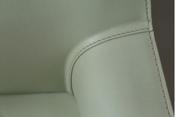 中古　Cassina(カッシーナ)　413　CAB(キャブ)　MARIO BELLINI(マリオベリーニ)　本革(レザー)　シンプルモダンな空間づくりに活躍するアームチェア(ダイニングチェア、椅子、イス)(定価約38万5千円)(R-073554)