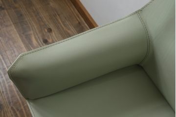 中古　Cassina(カッシーナ)　413　CAB(キャブ)　MARIO BELLINI(マリオベリーニ)　本革(レザー)　シンプルモダンな空間づくりに活躍するアームチェア(ダイニングチェア、椅子、イス)(定価約38万5千円)(R-073554)
