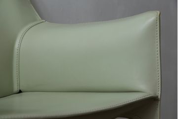 中古　Cassina(カッシーナ)　413　CAB(キャブ)　MARIO BELLINI(マリオベリーニ)　本革(レザー)　シンプルモダンな空間づくりに活躍するアームチェア(ダイニングチェア、椅子、イス)(定価約38万5千円)(R-073554)