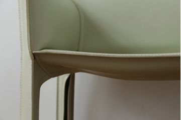 中古　Cassina(カッシーナ)　413　CAB(キャブ)　MARIO BELLINI(マリオベリーニ)　本革(レザー)　シンプルモダンな空間づくりに活躍するアームチェア(ダイニングチェア、椅子、イス)(定価約38万5千円)(R-073554)