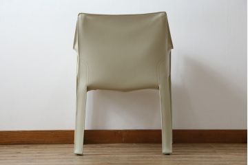 中古　Cassina(カッシーナ)　413　CAB(キャブ)　MARIO BELLINI(マリオベリーニ)　本革(レザー)　シンプルモダンな空間づくりに活躍するアームチェア(ダイニングチェア、椅子、イス)(定価約38万5千円)(R-073554)