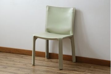 中古　Cassina(カッシーナ)　412　CAB(キャブ)　MARIO BELLINI(マリオベリーニ)　本革(レザー)　シンプルモダンな空間づくりに活躍するアームレスチェア(ダイニングチェア、椅子、イス)(定価約23万7千円)(R-073555)