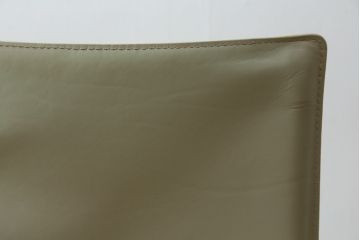 中古　Cassina(カッシーナ)　412　CAB(キャブ)　MARIO BELLINI(マリオベリーニ)　本革(レザー)　シンプルモダンな空間づくりに活躍するアームレスチェア(ダイニングチェア、椅子、イス)(定価約23万7千円)(R-073555)