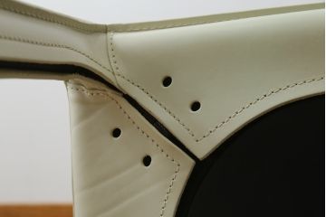中古　Cassina(カッシーナ)　412　CAB(キャブ)　MARIO BELLINI(マリオベリーニ)　本革(レザー)　シンプルモダンな空間づくりに活躍するアームレスチェア(ダイニングチェア、椅子、イス)(定価約23万7千円)(R-073555)