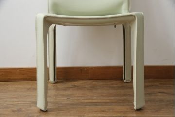 中古　Cassina(カッシーナ)　412　CAB(キャブ)　MARIO BELLINI(マリオベリーニ)　本革(レザー)　シンプルモダンな空間づくりに活躍するアームレスチェア(ダイニングチェア、椅子、イス)(定価約23万7千円)(R-073556)