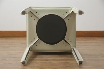中古　Cassina(カッシーナ)　412　CAB(キャブ)　MARIO BELLINI(マリオベリーニ)　本革(レザー)　シンプルモダンな空間づくりに活躍するアームレスチェア(ダイニングチェア、椅子、イス)(定価約23万7千円)(R-073556)