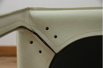 中古　Cassina(カッシーナ)　412　CAB(キャブ)　MARIO BELLINI(マリオベリーニ)　本革(レザー)　シンプルモダンな空間づくりに活躍するアームレスチェア(ダイニングチェア、椅子、イス)(定価約23万7千円)(R-073556)