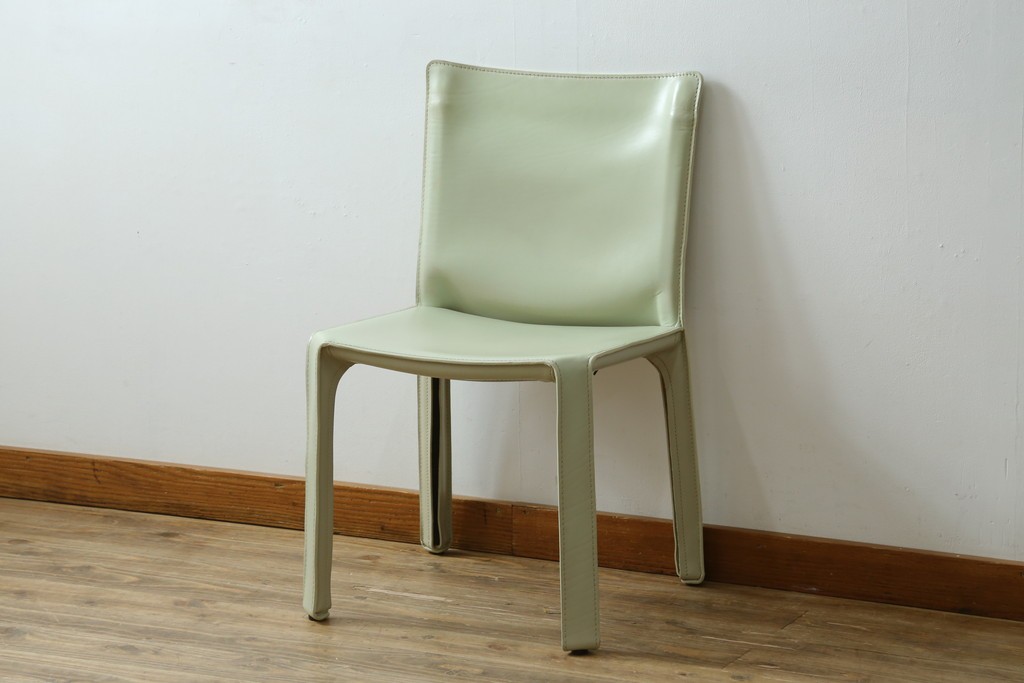 中古　Cassina(カッシーナ)　412　CAB(キャブ)　MARIO BELLINI(マリオベリーニ)　本革(レザー)　シンプルモダンな空間づくりに活躍するアームレスチェア　定価約23万7千円　(R-073556)