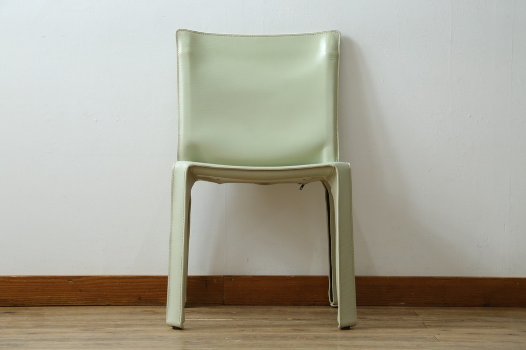 中古　Cassina(カッシーナ)　412　CAB(キャブ)　MARIO BELLINI(マリオベリーニ)　本革(レザー)　シンプルモダンな空間づくりに活躍するアームレスチェア　定価約23万7千円　(R-073556)