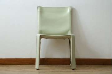 中古　Cassina(カッシーナ)　412　CAB(キャブ)　MARIO BELLINI(マリオベリーニ)　本革(レザー)　シンプルモダンな空間づくりに活躍するアームレスチェア　定価約23万7千円　(R-073556)