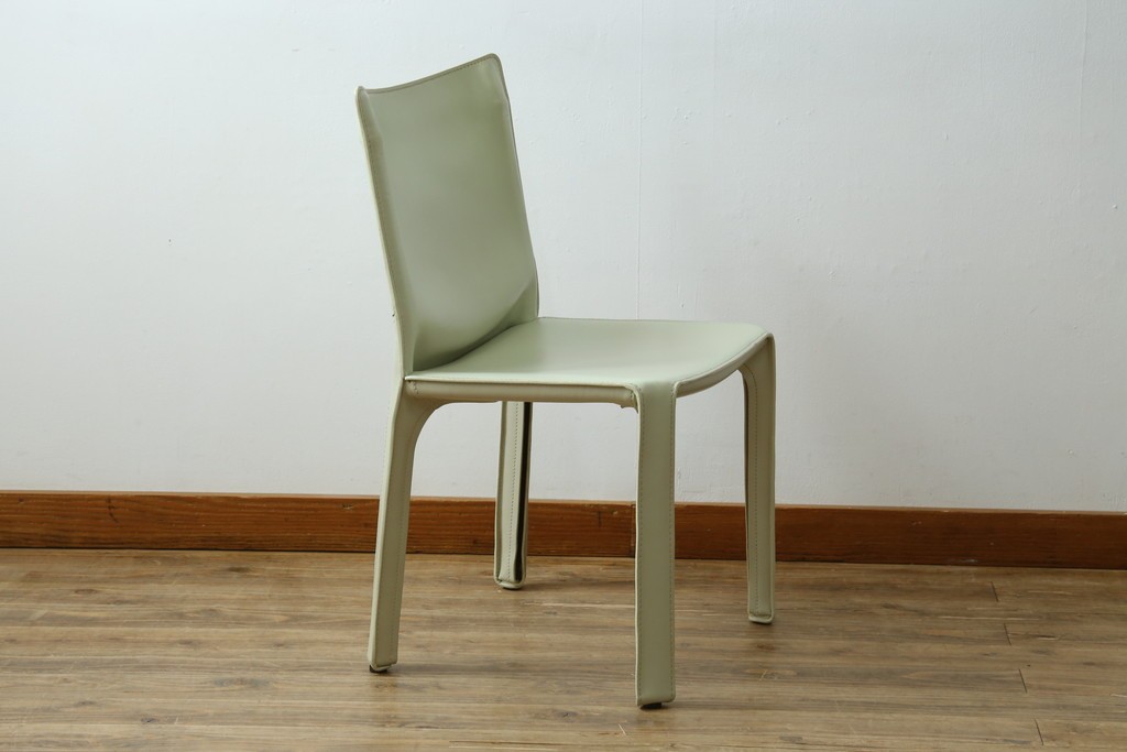中古　Cassina(カッシーナ)　412　CAB(キャブ)　MARIO BELLINI(マリオベリーニ)　本革(レザー)　シンプルモダンな空間づくりに活躍するアームレスチェア　定価約23万7千円　(R-073556)