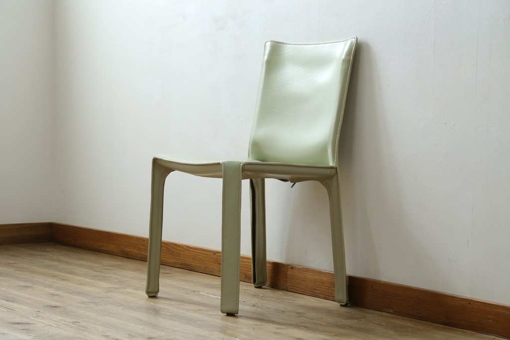 中古　Cassina(カッシーナ)　412　CAB(キャブ)　MARIO BELLINI(マリオベリーニ)　本革(レザー)　シンプルモダンな空間づくりに活躍するアームレスチェア　定価約23万7千円　(R-073556)