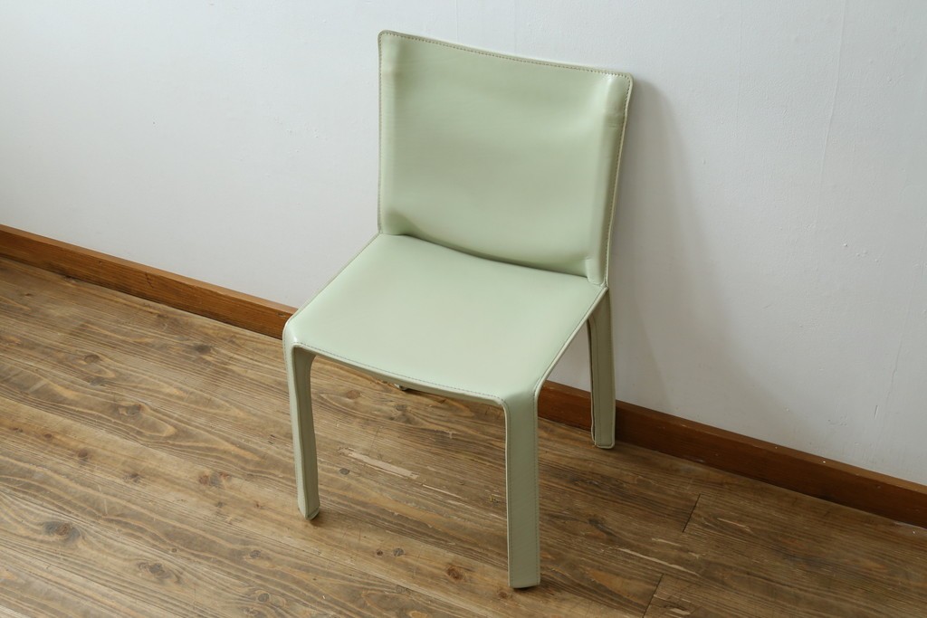 中古　Cassina(カッシーナ)　412　CAB(キャブ)　MARIO BELLINI(マリオベリーニ)　本革(レザー)　シンプルモダンな空間づくりに活躍するアームレスチェア　定価約23万7千円　(R-073556)