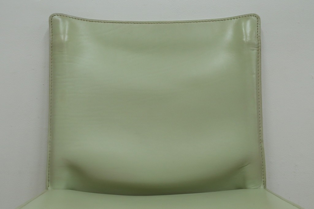 中古　Cassina(カッシーナ)　412　CAB(キャブ)　MARIO BELLINI(マリオベリーニ)　本革(レザー)　シンプルモダンな空間づくりに活躍するアームレスチェア　定価約23万7千円　(R-073556)