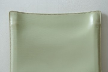 中古　Cassina(カッシーナ)　412　CAB(キャブ)　MARIO BELLINI(マリオベリーニ)　本革(レザー)　シンプルモダンな空間づくりに活躍するアームレスチェア　定価約23万7千円　(R-073556)