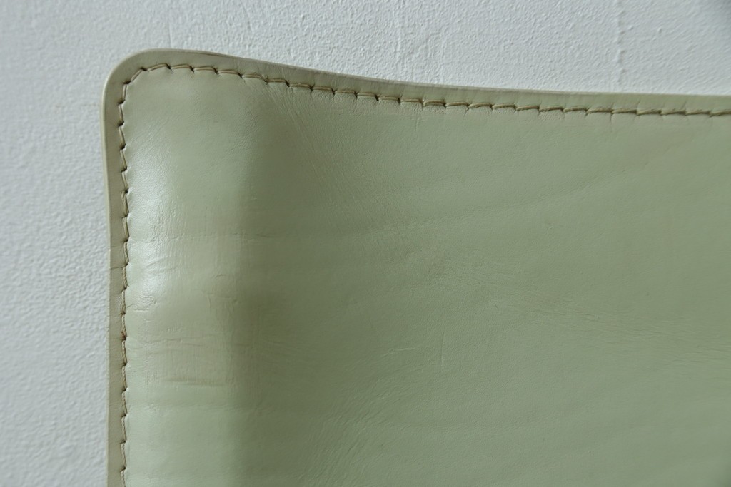中古　Cassina(カッシーナ)　412　CAB(キャブ)　MARIO BELLINI(マリオベリーニ)　本革(レザー)　シンプルモダンな空間づくりに活躍するアームレスチェア　定価約23万7千円　(R-073556)