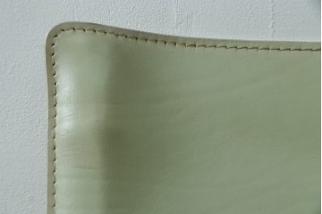 中古　Cassina(カッシーナ)　412　CAB(キャブ)　MARIO BELLINI(マリオベリーニ)　本革(レザー)　シンプルモダンな空間づくりに活躍するアームレスチェア　定価約23万7千円　(R-073556)