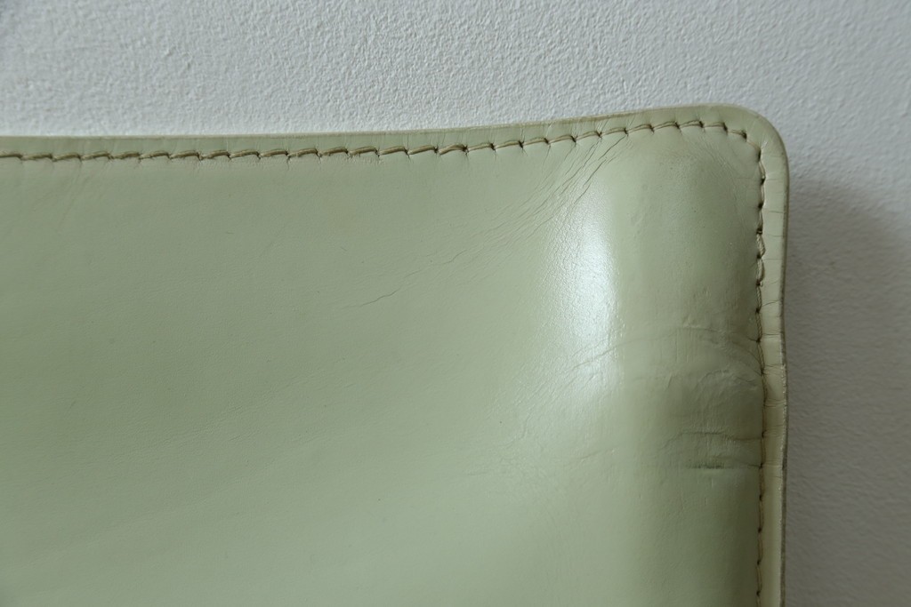 中古　Cassina(カッシーナ)　412　CAB(キャブ)　MARIO BELLINI(マリオベリーニ)　本革(レザー)　シンプルモダンな空間づくりに活躍するアームレスチェア　定価約23万7千円　(R-073556)
