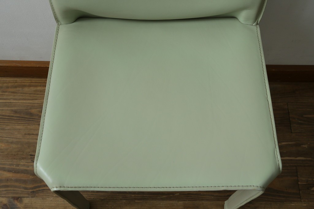 中古　Cassina(カッシーナ)　412　CAB(キャブ)　MARIO BELLINI(マリオベリーニ)　本革(レザー)　シンプルモダンな空間づくりに活躍するアームレスチェア　定価約23万7千円　(R-073556)
