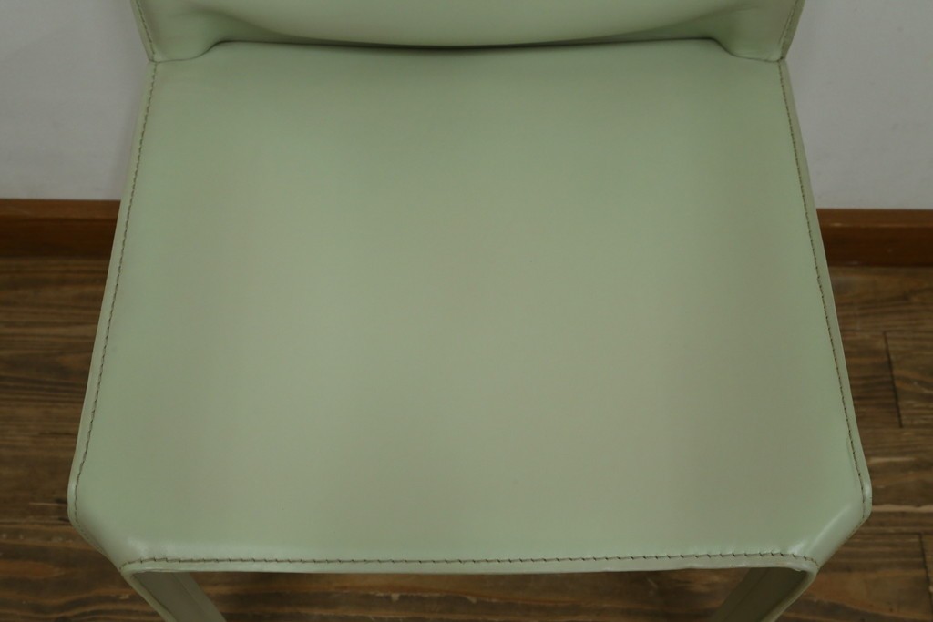 中古　Cassina(カッシーナ)　412　CAB(キャブ)　MARIO BELLINI(マリオベリーニ)　本革(レザー)　シンプルモダンな空間づくりに活躍するアームレスチェア　定価約23万7千円　(R-073556)