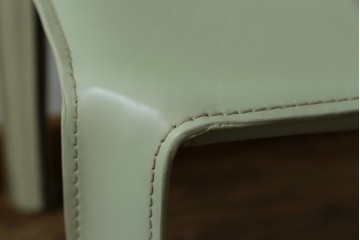中古　Cassina(カッシーナ)　412　CAB(キャブ)　MARIO BELLINI(マリオベリーニ)　本革(レザー)　シンプルモダンな空間づくりに活躍するアームレスチェア　定価約23万7千円　(R-073556)
