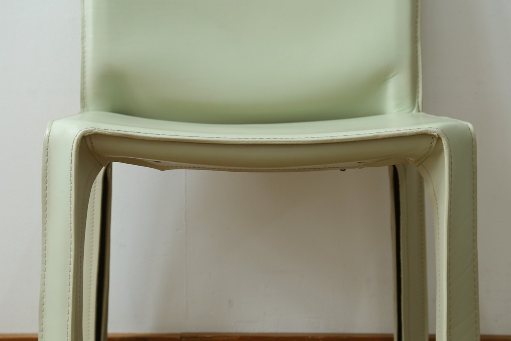 中古　Cassina(カッシーナ)　412　CAB(キャブ)　MARIO BELLINI(マリオベリーニ)　本革(レザー)　シンプルモダンな空間づくりに活躍するアームレスチェア　定価約23万7千円　(R-073556)