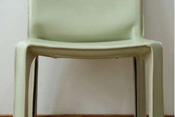 中古　Cassina(カッシーナ)　412　CAB(キャブ)　MARIO BELLINI(マリオベリーニ)　本革(レザー)　シンプルモダンな空間づくりに活躍するアームレスチェア　定価約23万7千円　(R-073556)