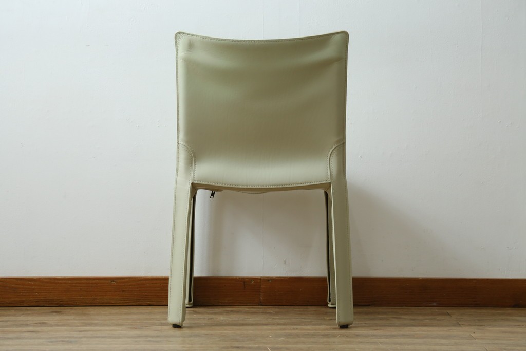 中古　Cassina(カッシーナ)　412　CAB(キャブ)　MARIO BELLINI(マリオベリーニ)　本革(レザー)　シンプルモダンな空間づくりに活躍するアームレスチェア　定価約23万7千円　(R-073556)