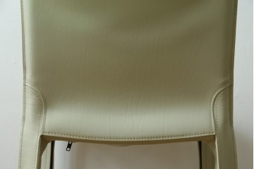 中古　Cassina(カッシーナ)　412　CAB(キャブ)　MARIO BELLINI(マリオベリーニ)　本革(レザー)　シンプルモダンな空間づくりに活躍するアームレスチェア　定価約23万7千円　(R-073556)
