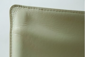 中古　Cassina(カッシーナ)　412　CAB(キャブ)　MARIO BELLINI(マリオベリーニ)　本革(レザー)　シンプルモダンな空間づくりに活躍するアームレスチェア　定価約23万7千円　(R-073556)