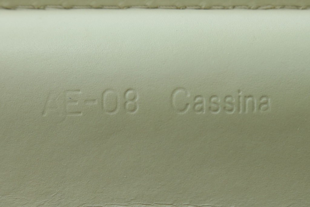 中古　Cassina(カッシーナ)　412　CAB(キャブ)　MARIO BELLINI(マリオベリーニ)　本革(レザー)　シンプルモダンな空間づくりに活躍するアームレスチェア　定価約23万7千円　(R-073556)