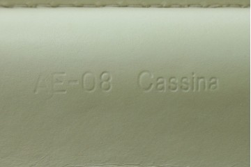 中古　Cassina(カッシーナ)　412　CAB(キャブ)　MARIO BELLINI(マリオベリーニ)　本革(レザー)　シンプルモダンな空間づくりに活躍するアームレスチェア　定価約23万7千円　(R-073556)