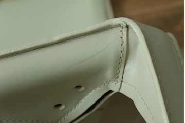 中古　Cassina(カッシーナ)　412　CAB(キャブ)　MARIO BELLINI(マリオベリーニ)　本革(レザー)　シンプルモダンな空間づくりに活躍するアームレスチェア　定価約23万7千円　(R-073556)