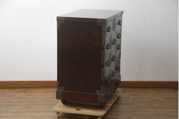 中古　岩谷堂箪笥　桜木作　立派な手打ち金具が目を惹く車箪笥(衣装箪笥、収納箪笥、整理箪笥、和箪笥、引き出し)(R-073557)