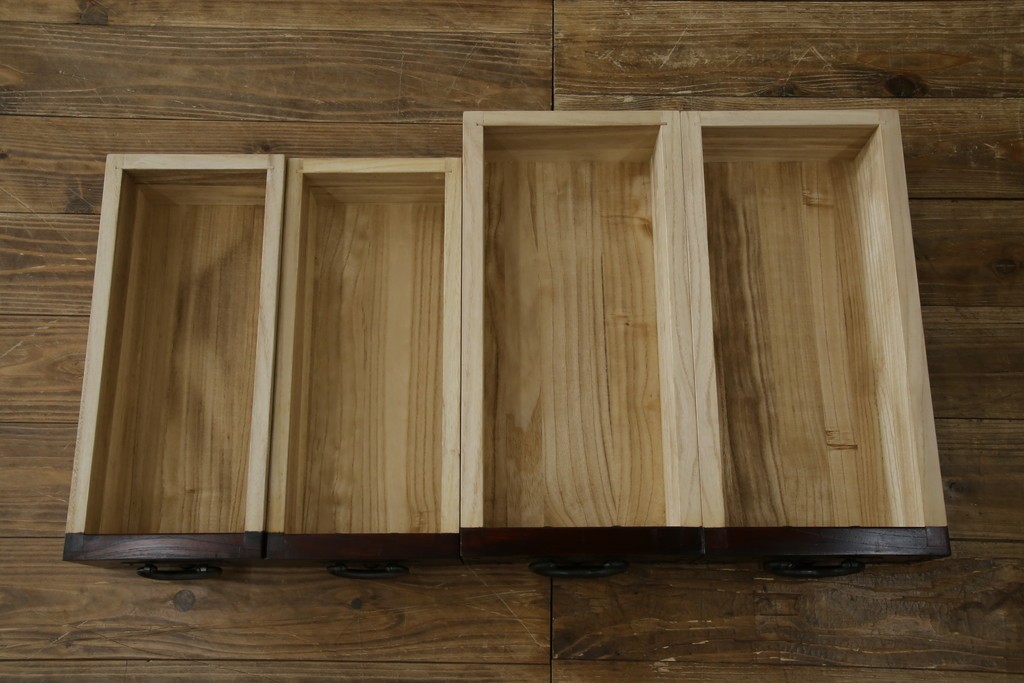 中古　岩谷堂箪笥　桜木作　立派な手打ち金具が目を惹く車箪笥　(R-073557)